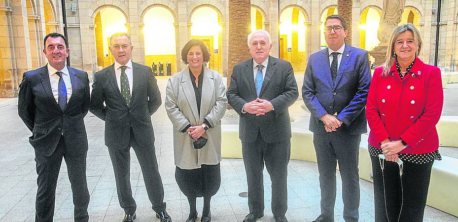 José Miguel Lanzagorta, José Ángel Corres, Begoña de Ibarra, José María Guibert, Gonzalo Olabarria y Teresa Laespada. 