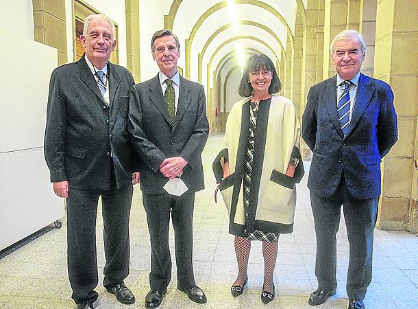 Javier López Ariztegui, Ignacio María Echeverría, Virginia Knörr y José María Bergareche. 