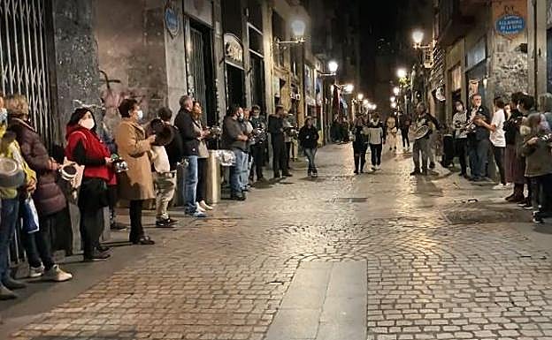 Cacerolada de los vecinos de Somera hartos de «peleas y trapicheos»