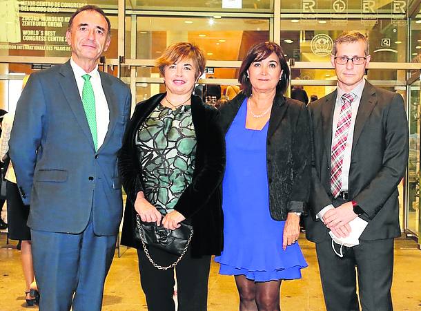 Julen Ballestero, Amaia Ruiz, Karmele Iglesias y Jesús Camino.