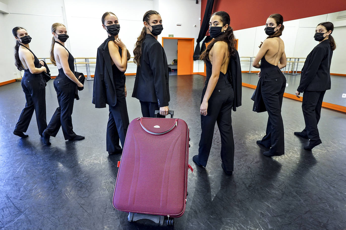 Fotos: Siete alumnas del Conservatorio de Danza José Uruñuela actuarán el lunes en San Petersburgo