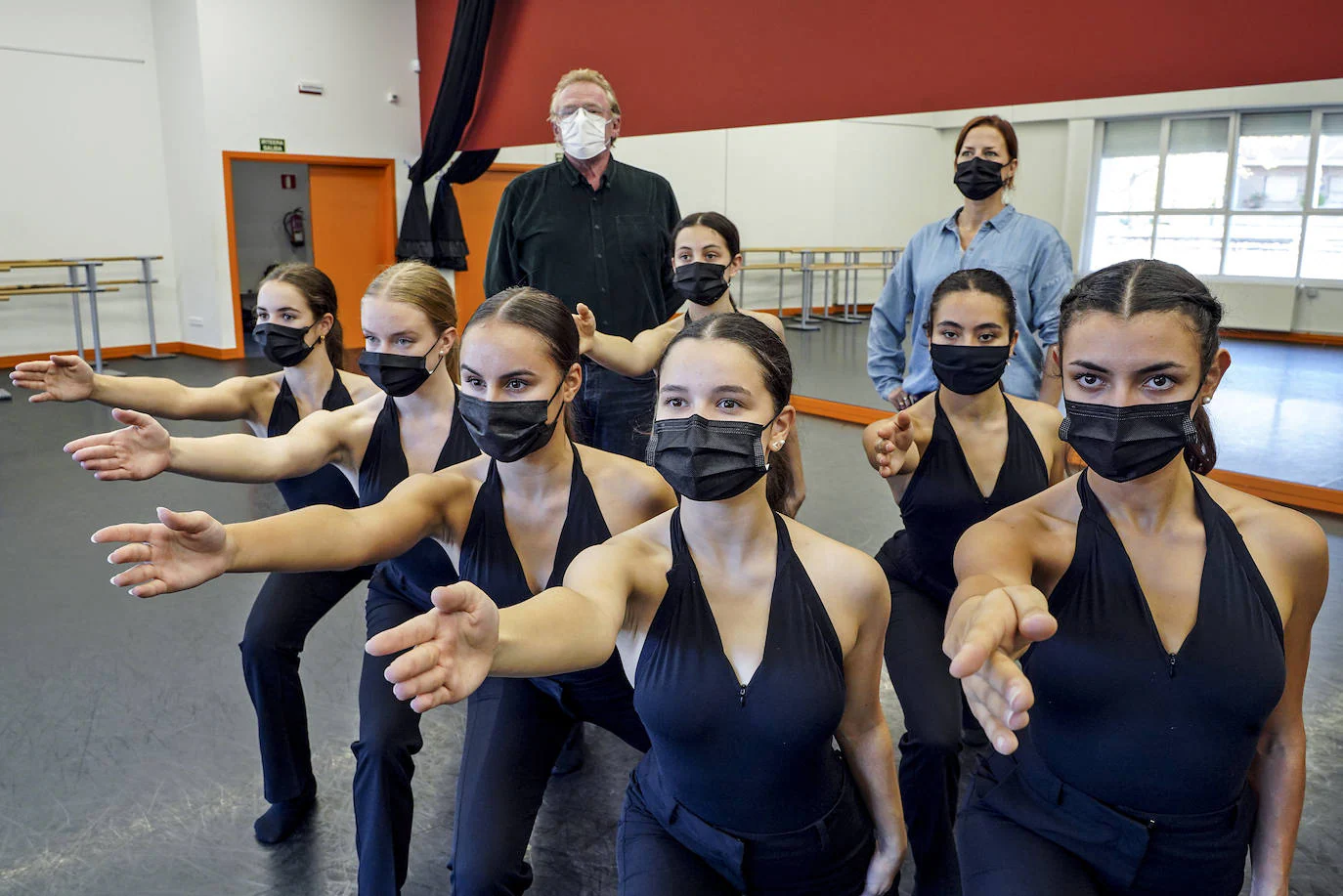 Fotos: Siete alumnas del Conservatorio de Danza José Uruñuela actuarán el lunes en San Petersburgo