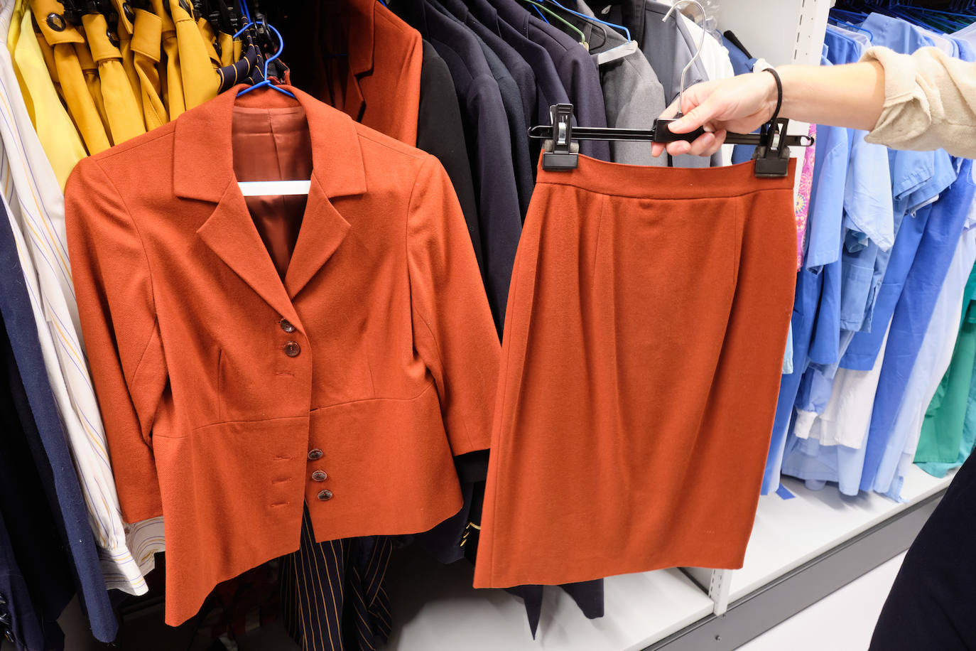 Fotos: Más trajes que botines y pocos complementos: así se viste a los presentadores de EiTB