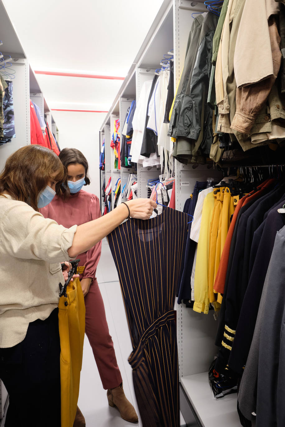 Fotos: Más trajes que botines y pocos complementos: así se viste a los presentadores de EiTB