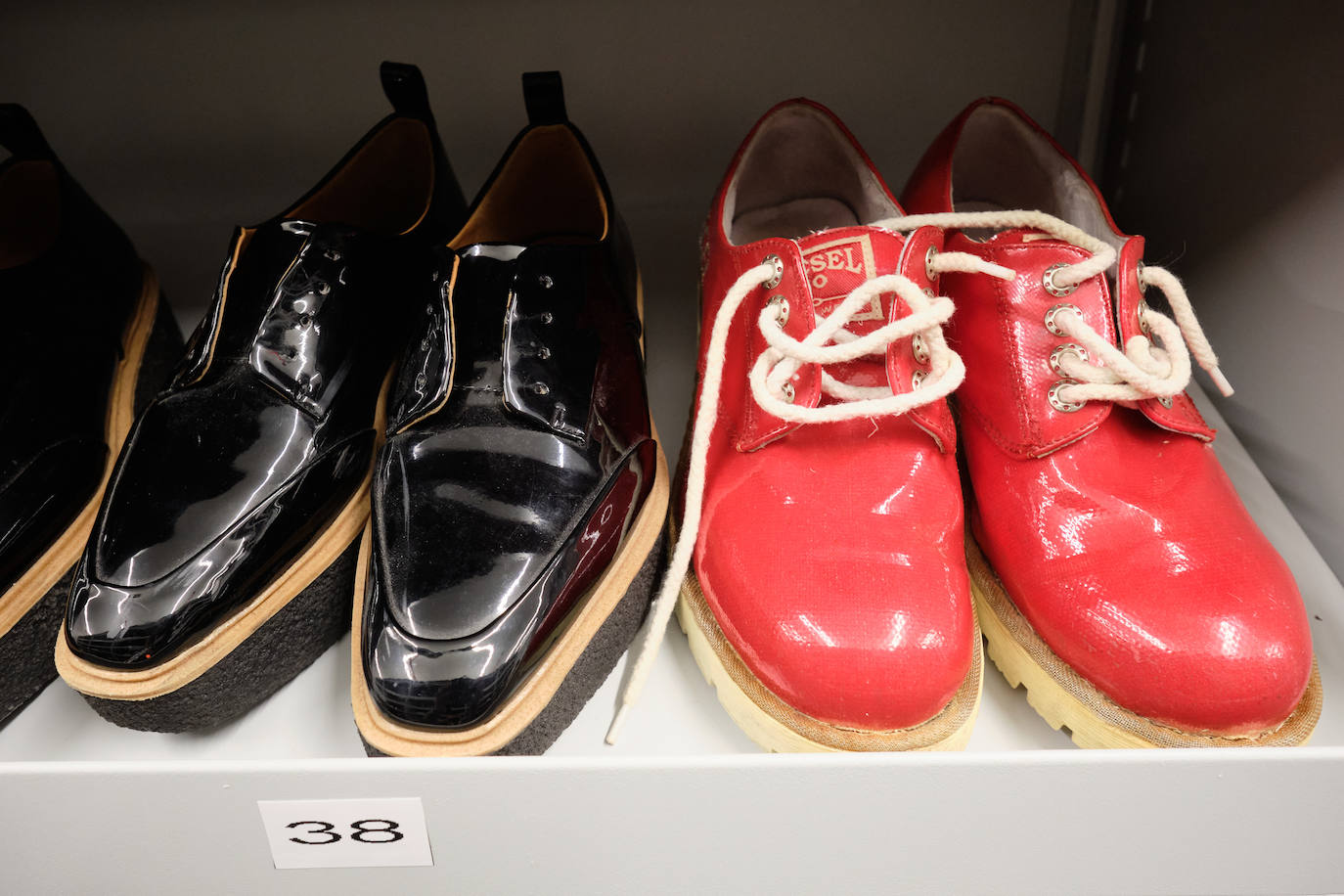 Fotos: Más trajes que botines y pocos complementos: así se viste a los presentadores de EiTB