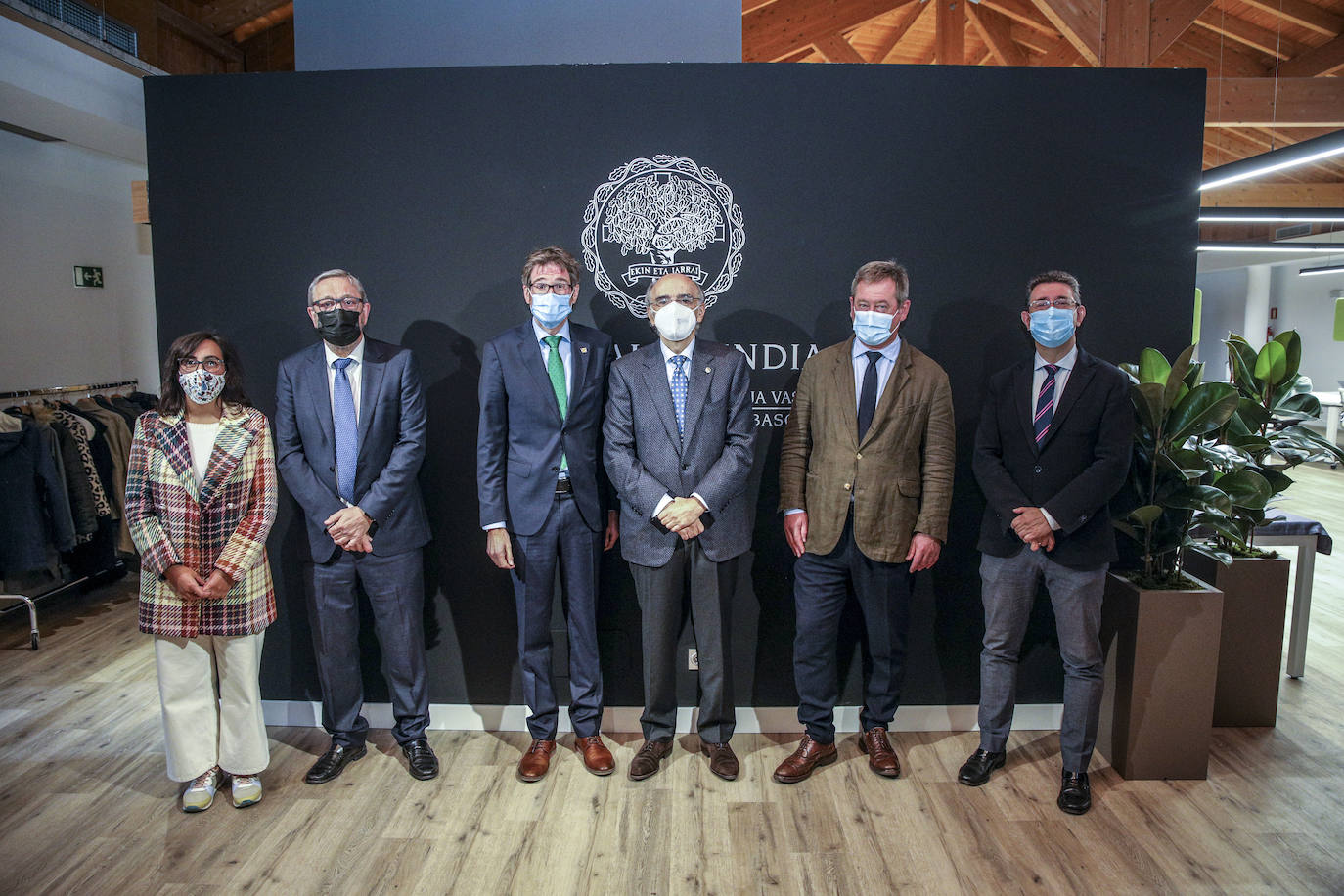 Fotos: Euskaltzaindiak Gasteizko &#039;etxe&#039; berria estreinatu du