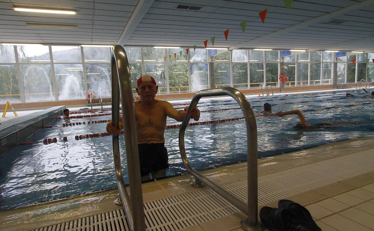 La piscina de Llodio volverá a abrir mañana tras acabar con el foco de 'pseudomona aeruginosa' detectado el lunes. 