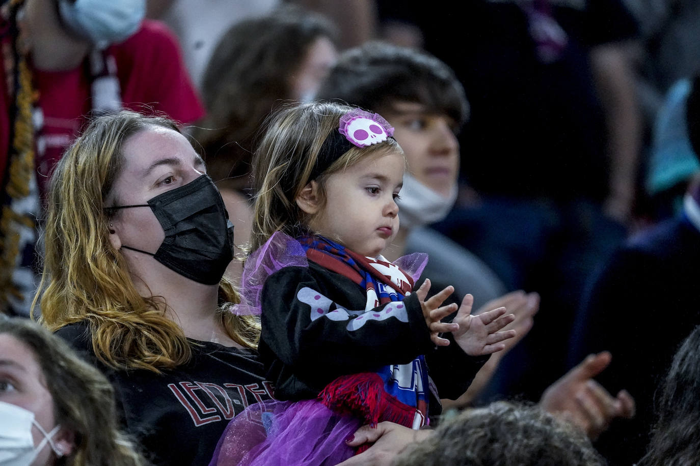 Fotos: Un Buesa disfrazado para asustar al Madrid