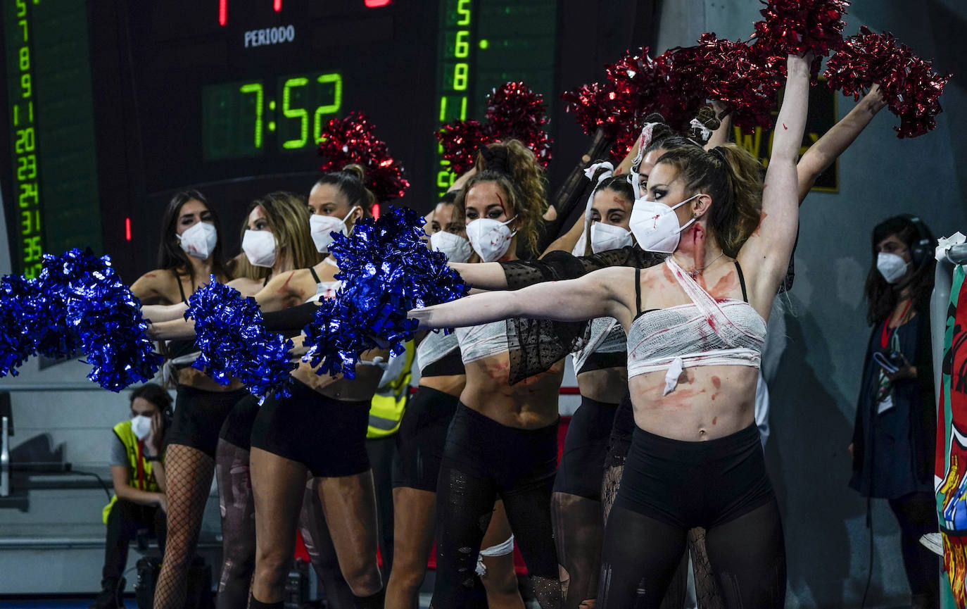 Fotos: Un Buesa disfrazado para asustar al Madrid