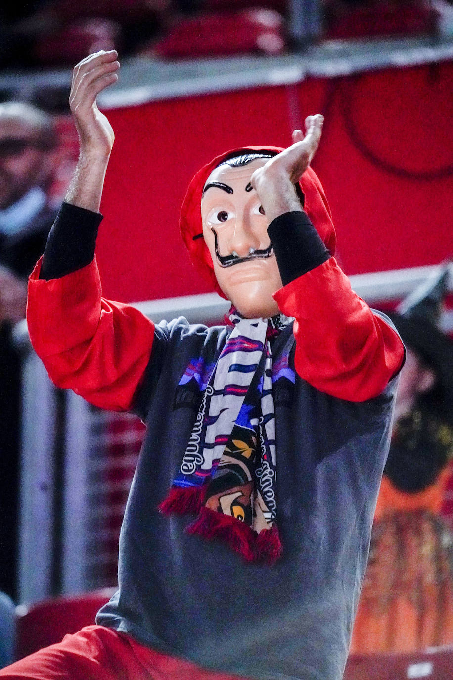 Fotos: Un Buesa disfrazado para asustar al Madrid