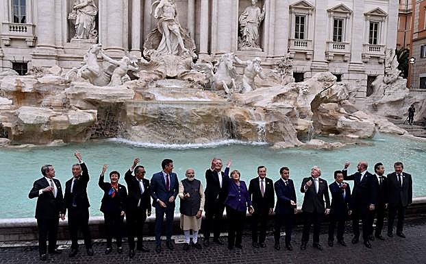 Lo líderes del G20, en la Fontana de Trevi, en Roma. 