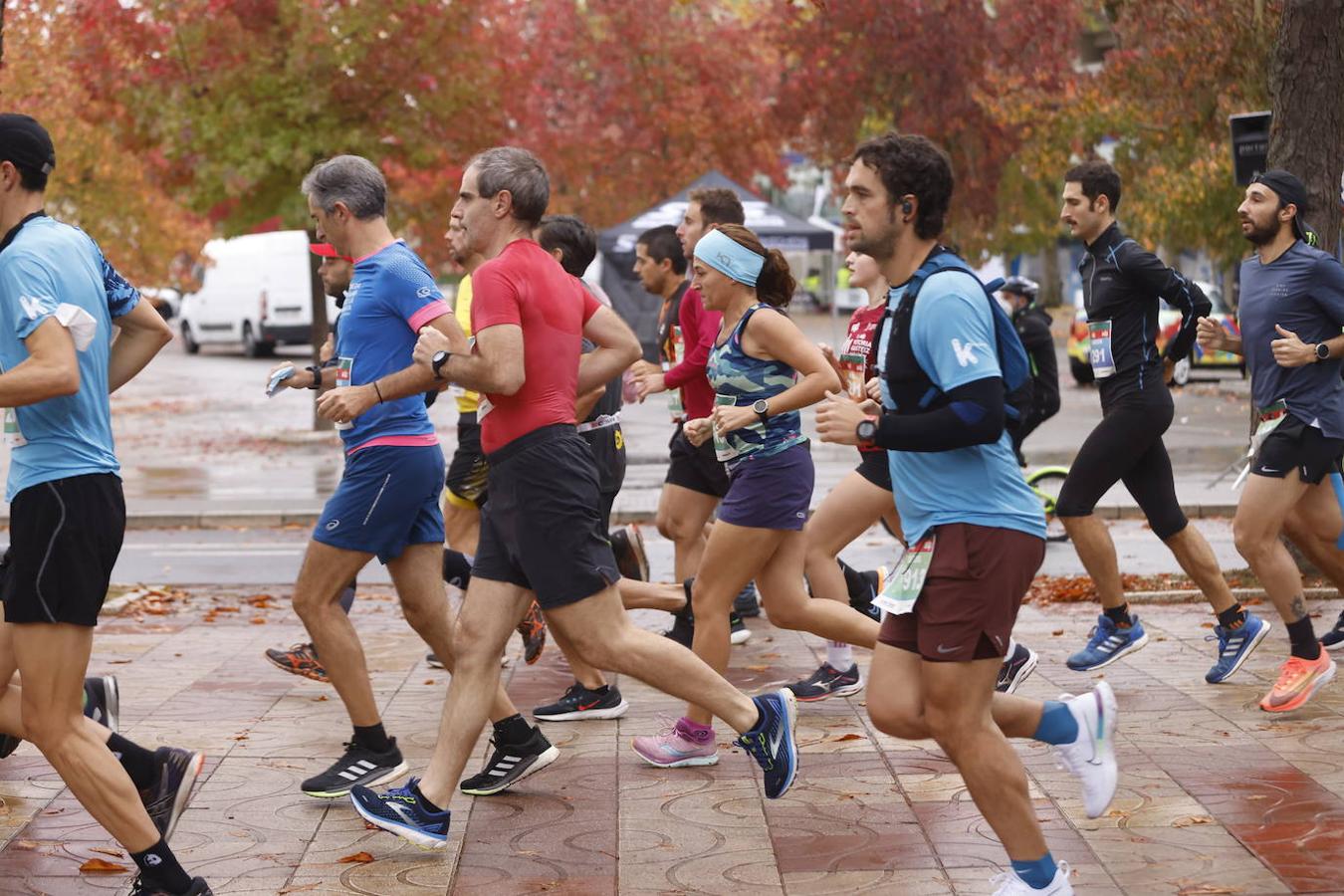 Fotos: 2.500 corredores inundan Vitoria en el Maratón Fiz