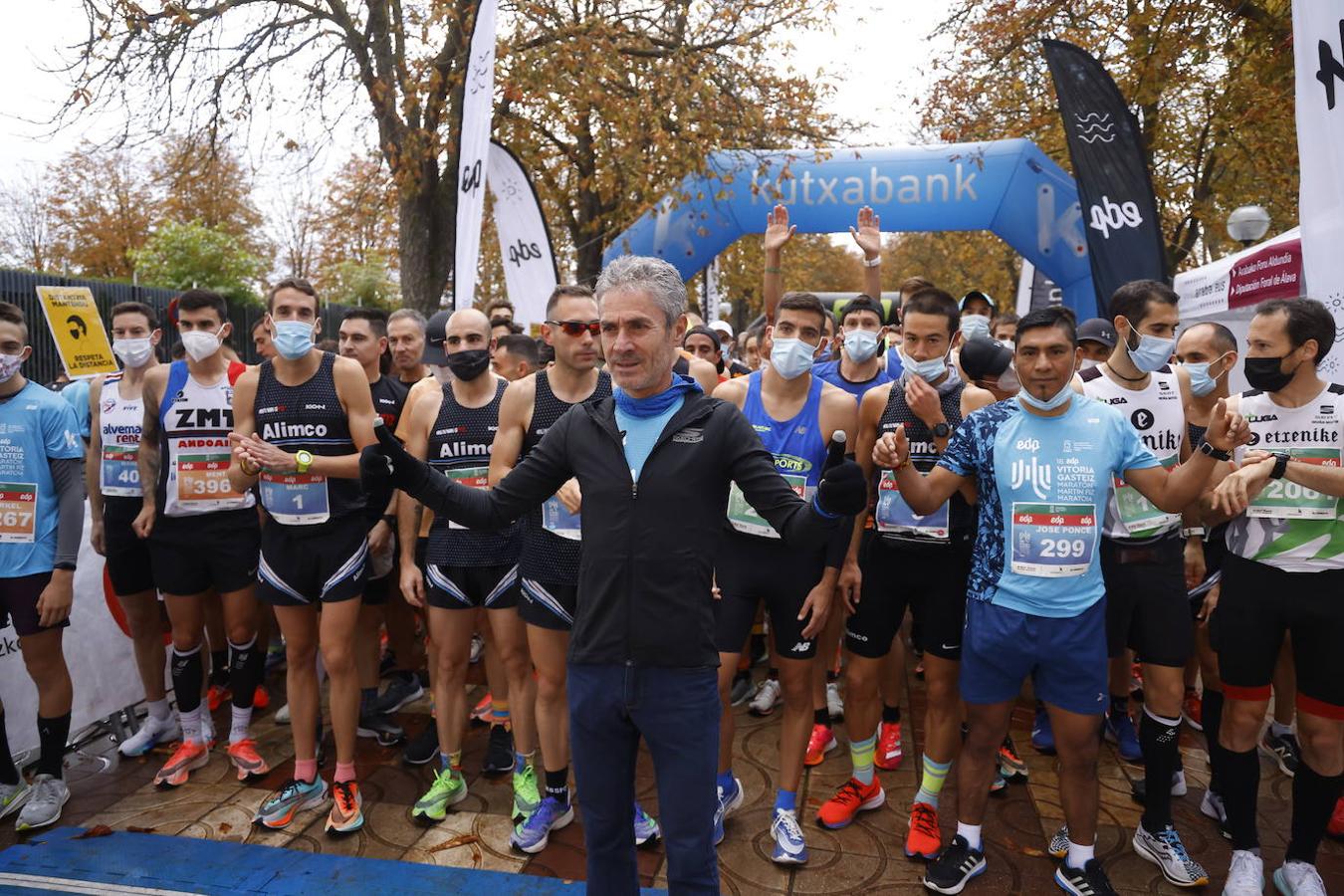 Fotos: 2.500 corredores inundan Vitoria en el Maratón Fiz