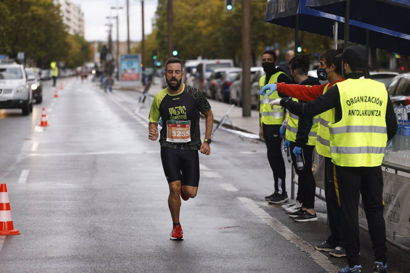 Fotos: 2.500 corredores inundan Vitoria en el Maratón Fiz