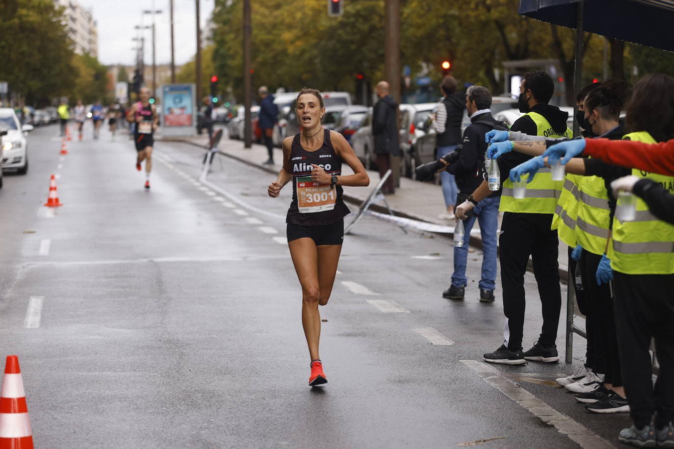 Fotos: 2.500 corredores inundan Vitoria en el Maratón Fiz