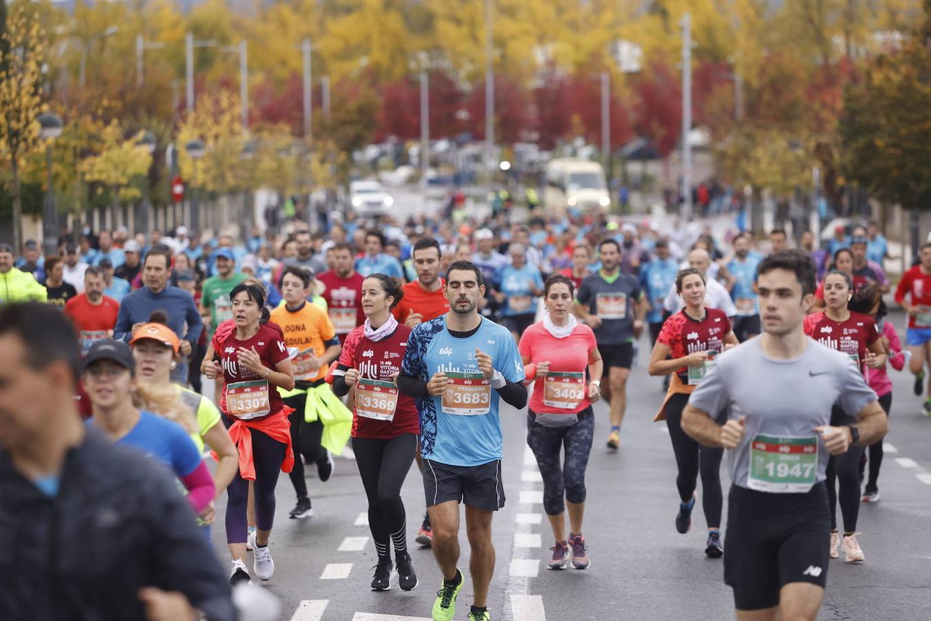 Fotos: 2.500 corredores inundan Vitoria en el Maratón Fiz