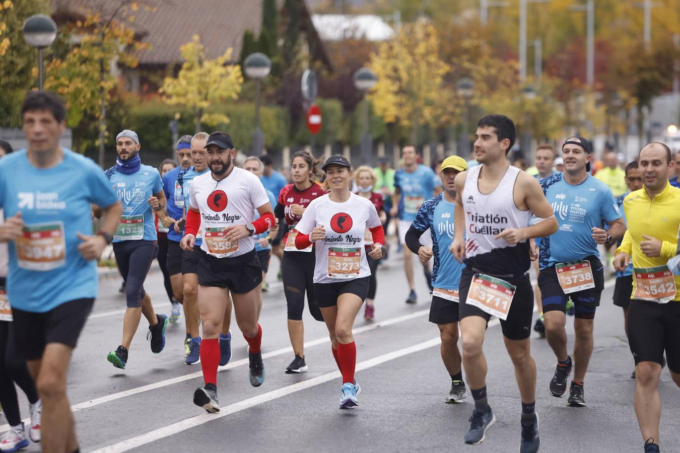 Fotos: 2.500 corredores inundan Vitoria en el Maratón Fiz