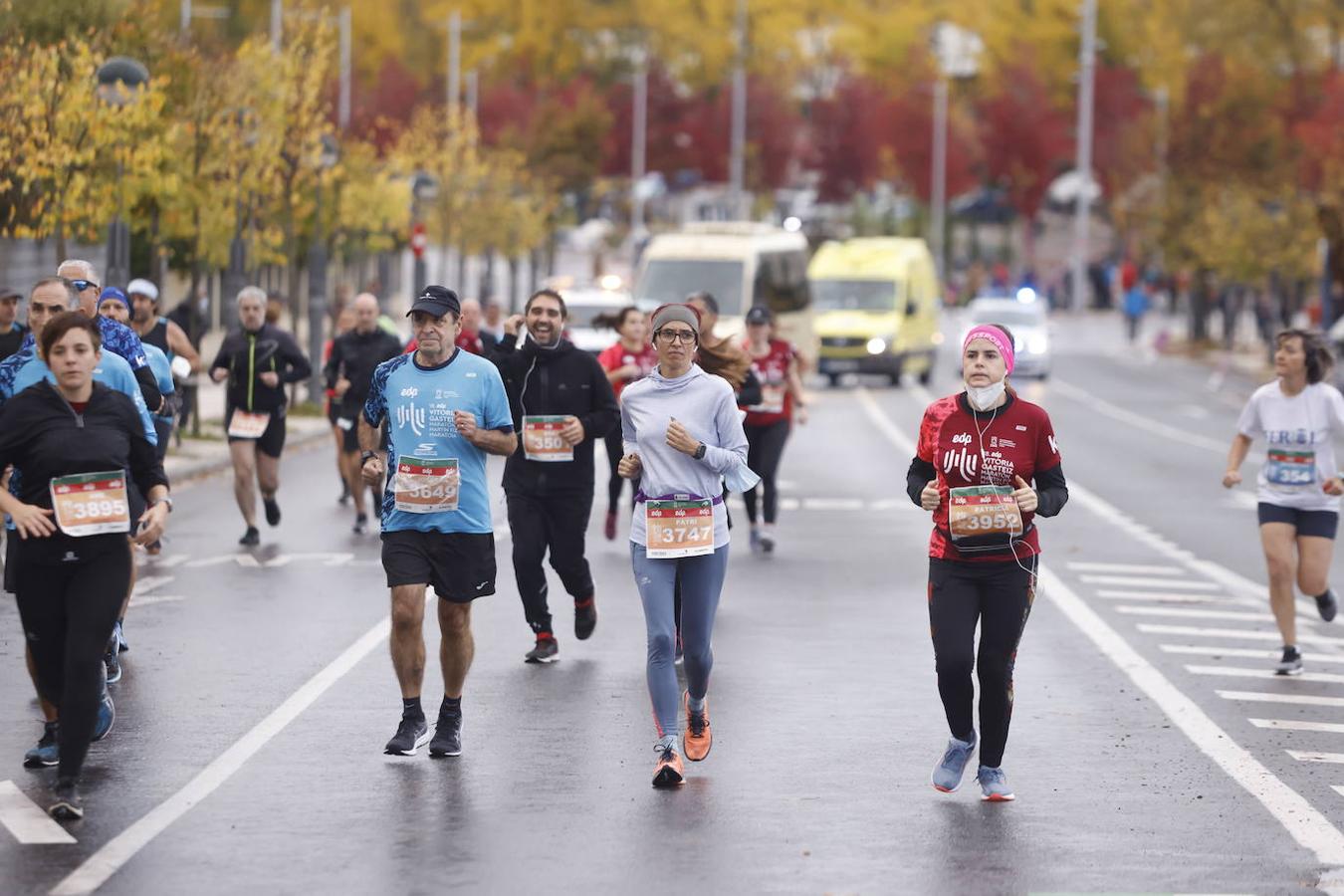 Fotos: 2.500 corredores inundan Vitoria en el Maratón Fiz