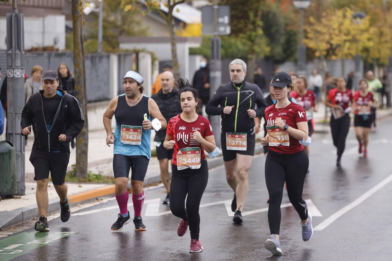 Fotos: 2.500 corredores inundan Vitoria en el Maratón Fiz