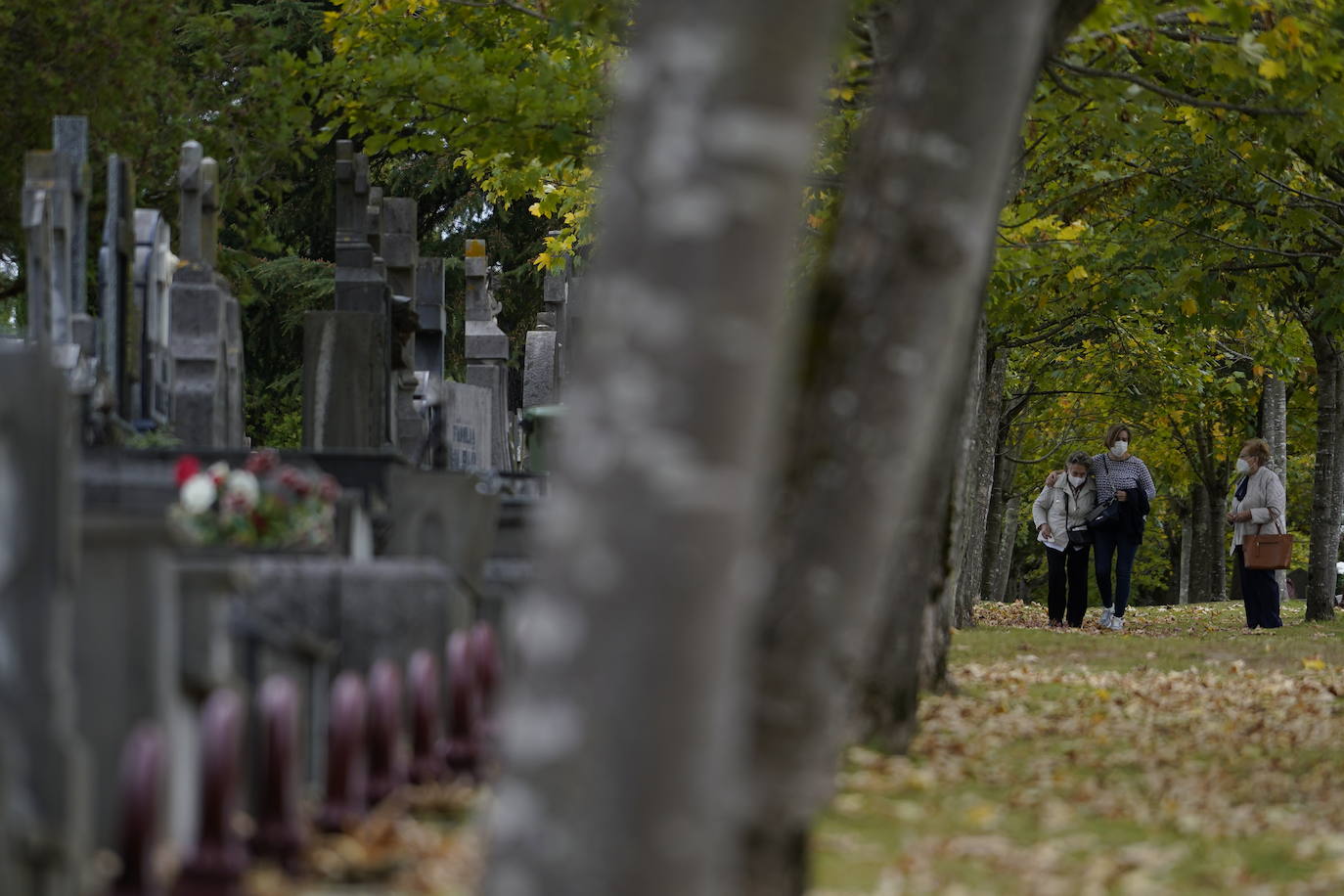 Los cementerios de Derio y Deusto han registrado 40.000 visitas de los últimos diez días.