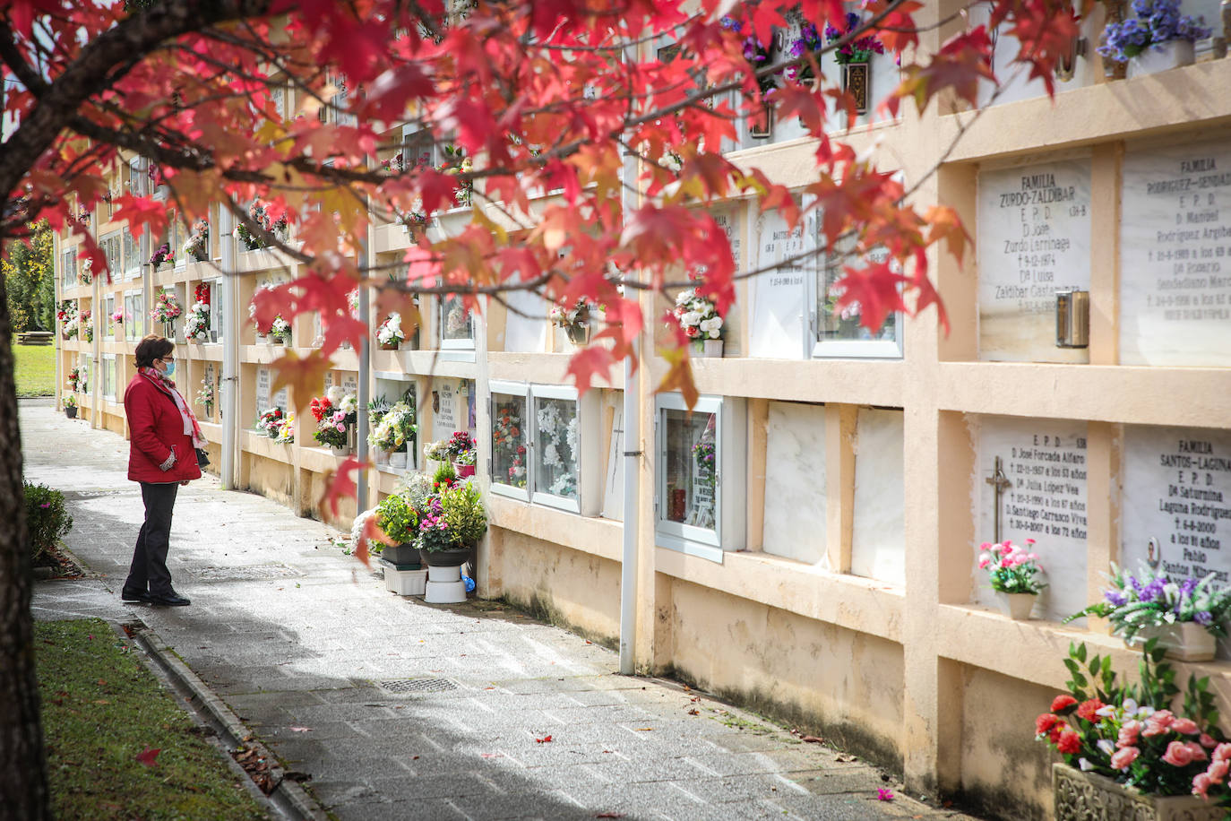 Fotos: Todos los Santos en los cementerios de Vitoria