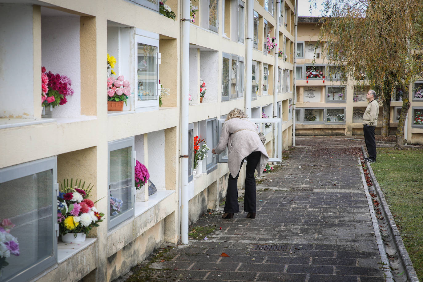 Fotos: Todos los Santos en los cementerios de Vitoria