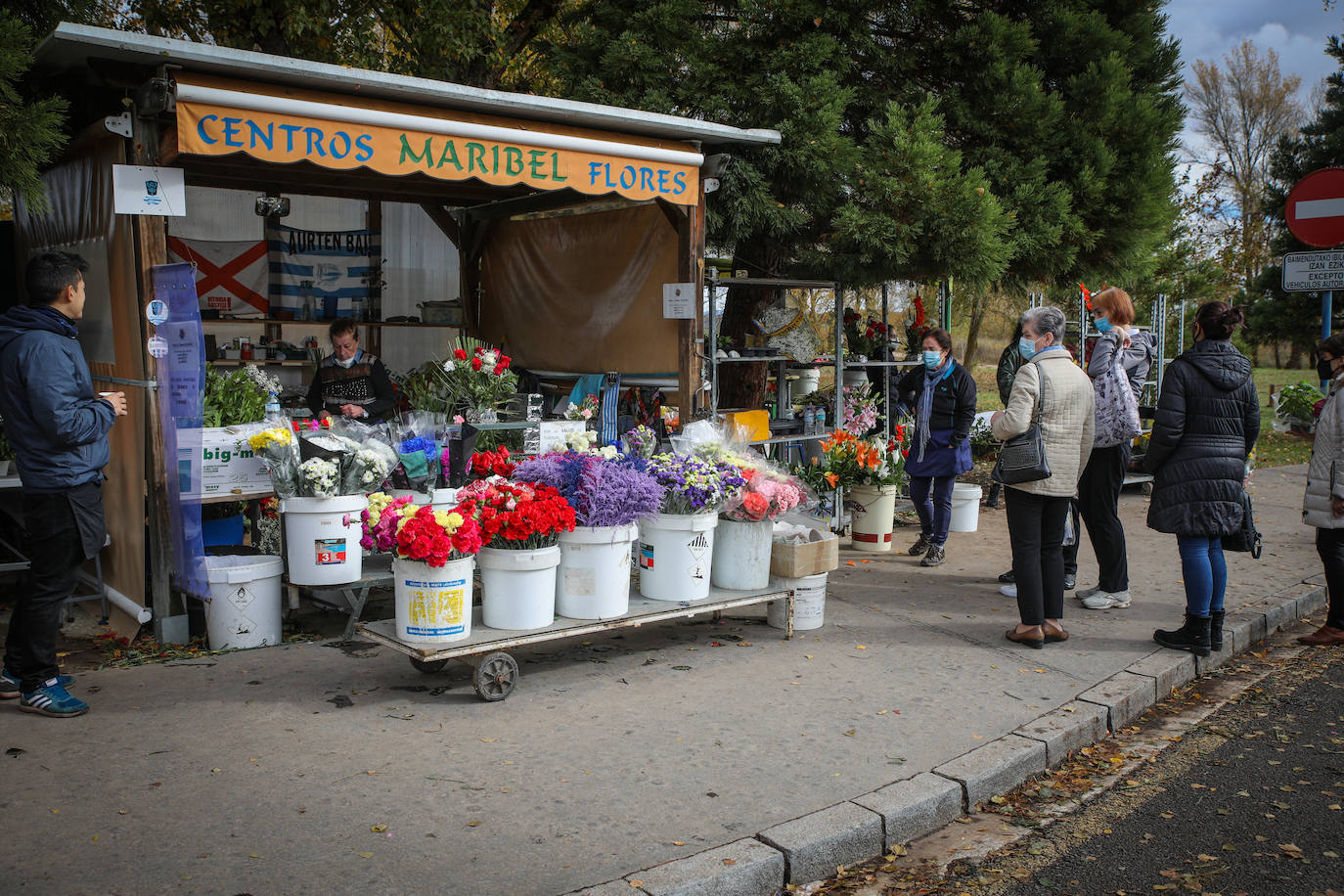 Fotos: Todos los Santos en los cementerios de Vitoria