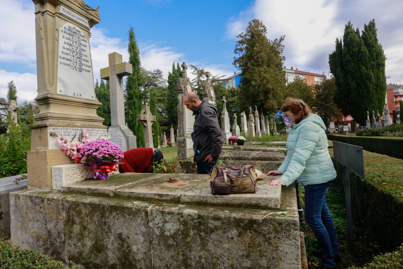 Fotos: Todos los Santos en los cementerios de Vitoria