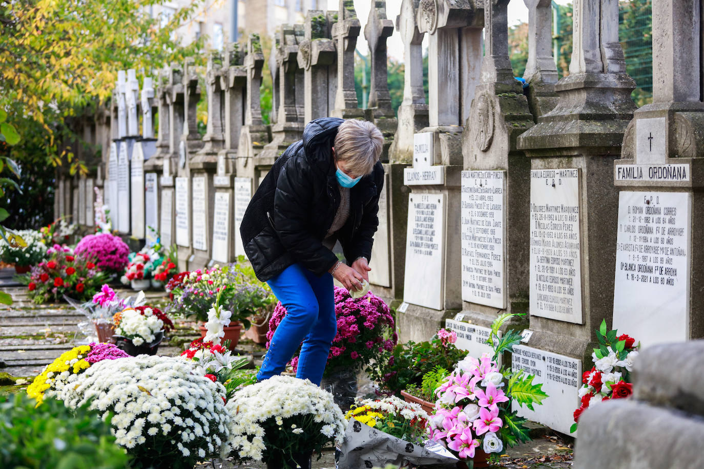 Fotos: Todos los Santos en los cementerios de Vitoria