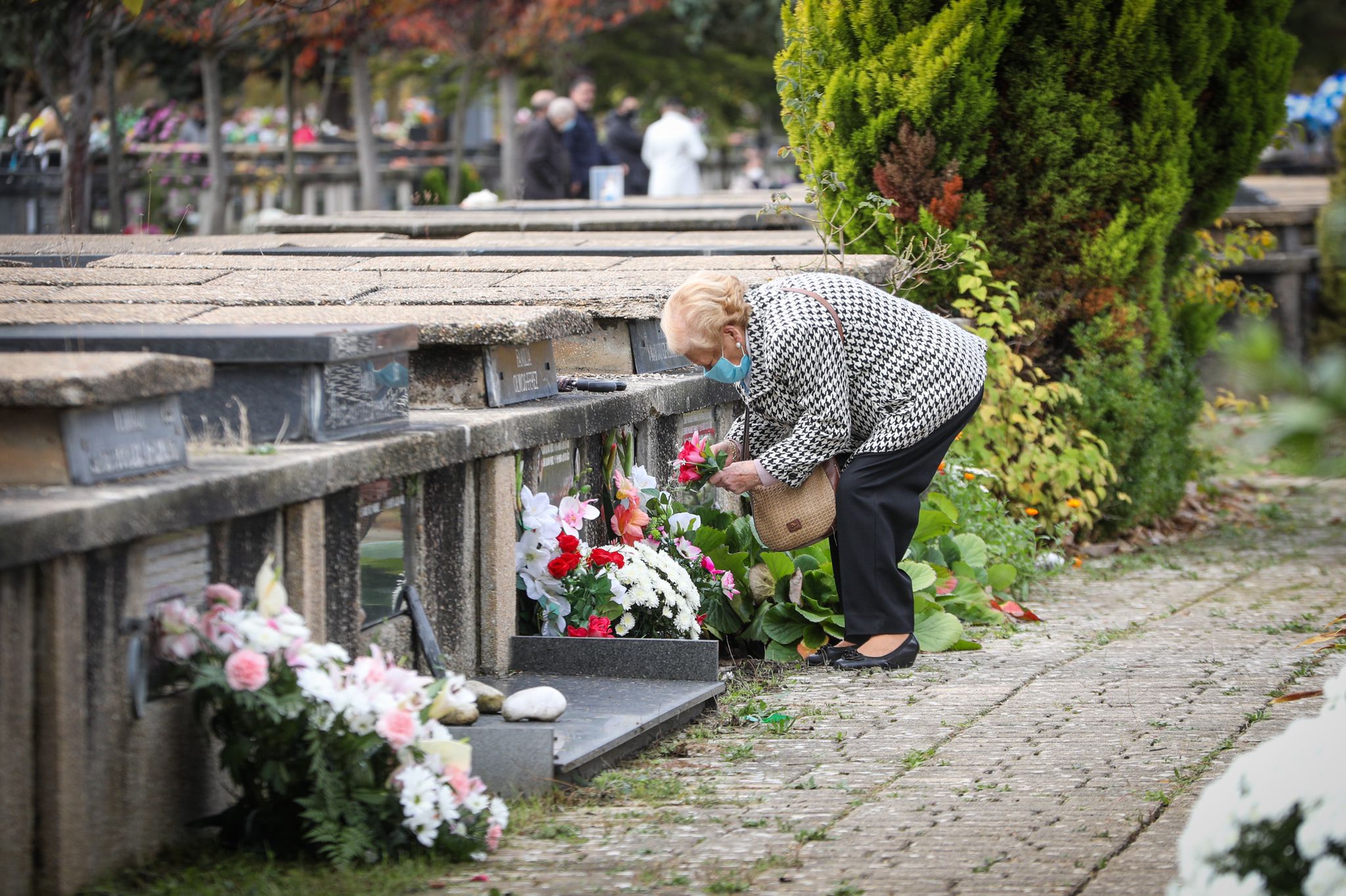 Fotos: Todos los Santos en los cementerios de Vitoria