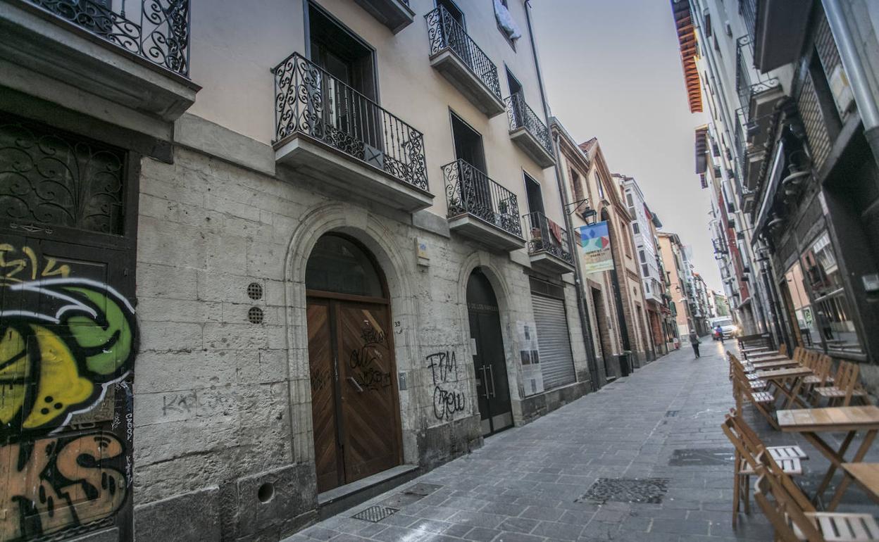 Al menos tres viviendas se encuentran okupadas en el palacio Ruiz de Vergara.