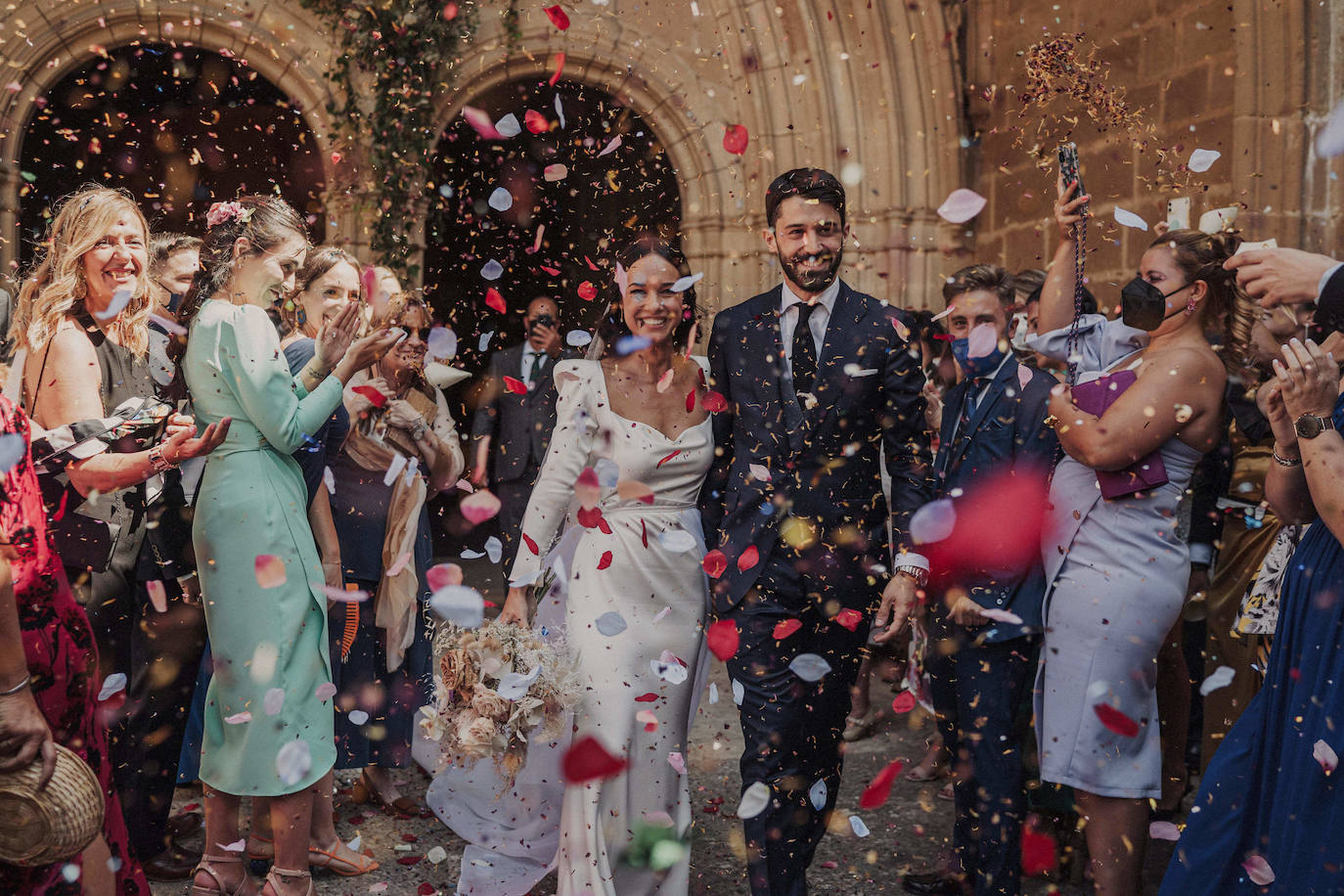 Fotos: Jone, la novia bilbaína del vestido desmontable y su boda soñada en Burgos