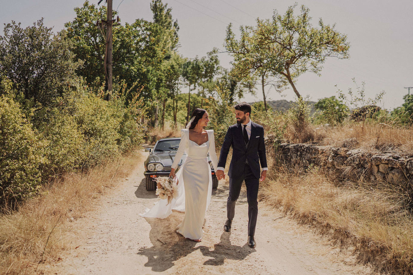 Fotos: Jone, la novia bilbaína del vestido desmontable y su boda soñada en Burgos