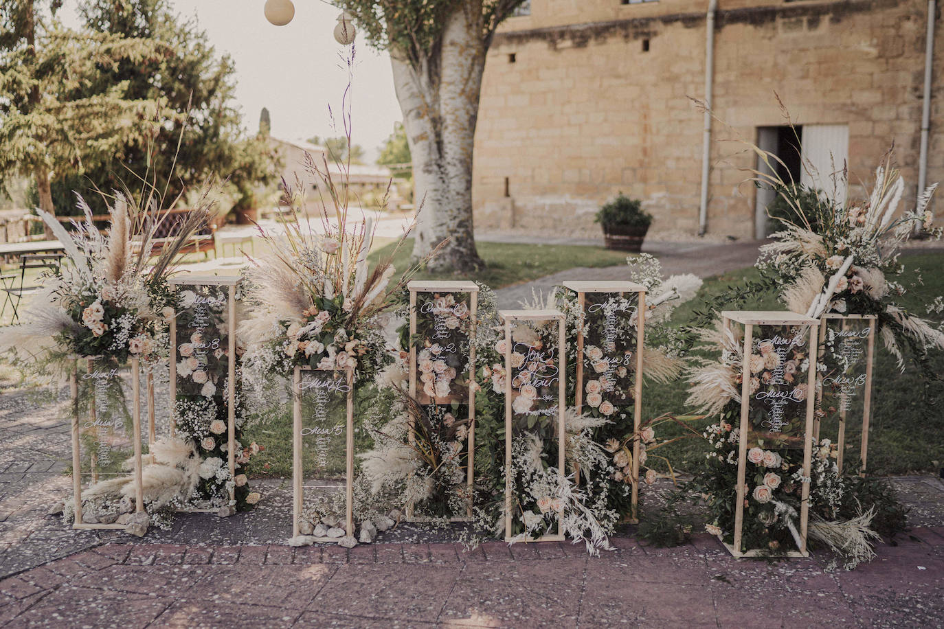 Fotos: Jone, la novia bilbaína del vestido desmontable y su boda soñada en Burgos