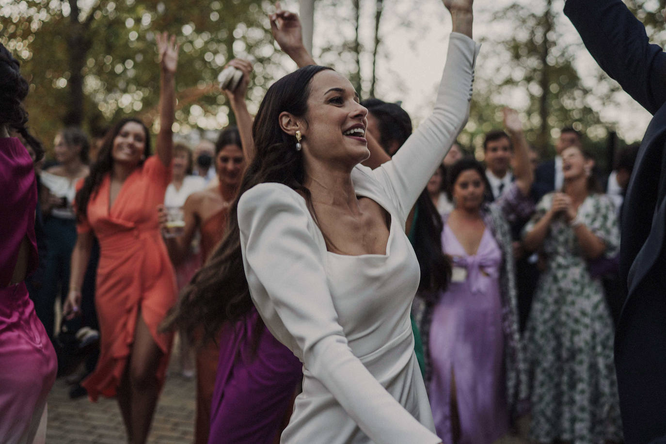 Fotos: Jone, la novia bilbaína del vestido desmontable y su boda soñada en Burgos