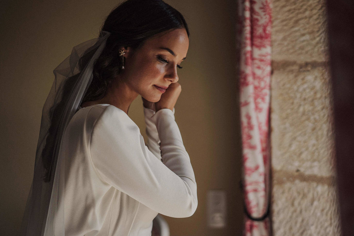 Fotos: Jone, la novia bilbaína del vestido desmontable y su boda soñada en Burgos