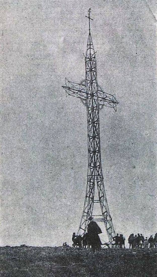 Una de las fotos más antiguas que existen de la cruz del Gorbea, fecha aproximada de 1902-1903.