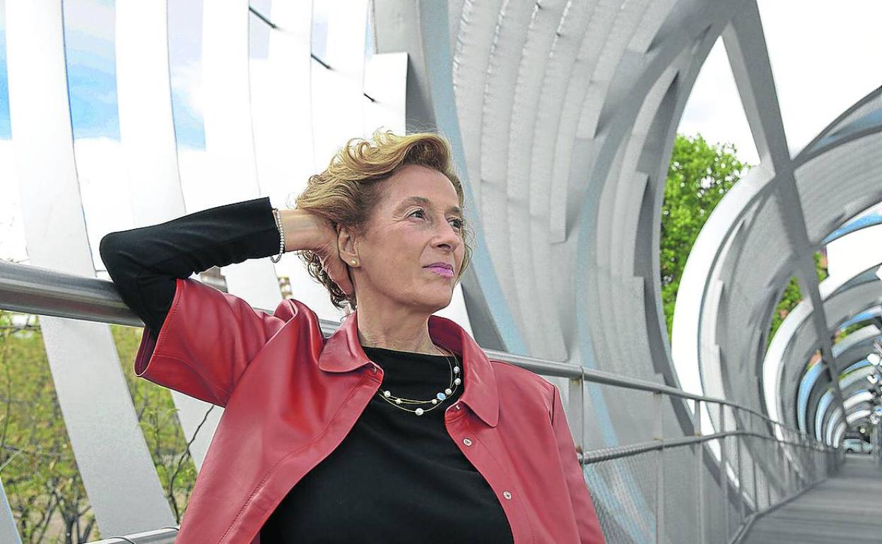 Julia Navarro ha escrito «una novela de acción para la reflexión». 