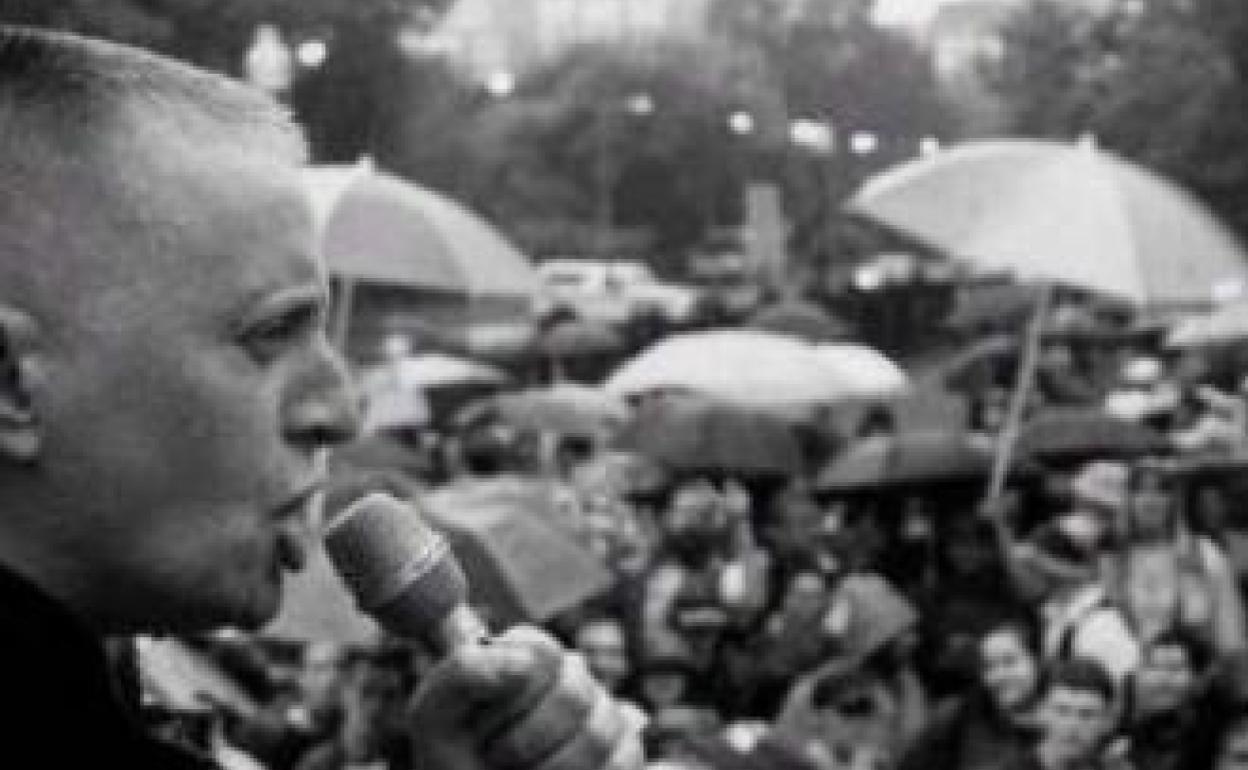 Leslie Feinberg lesbiana, transgenero aktibista eta idazle estatubatuarra izan zen. 