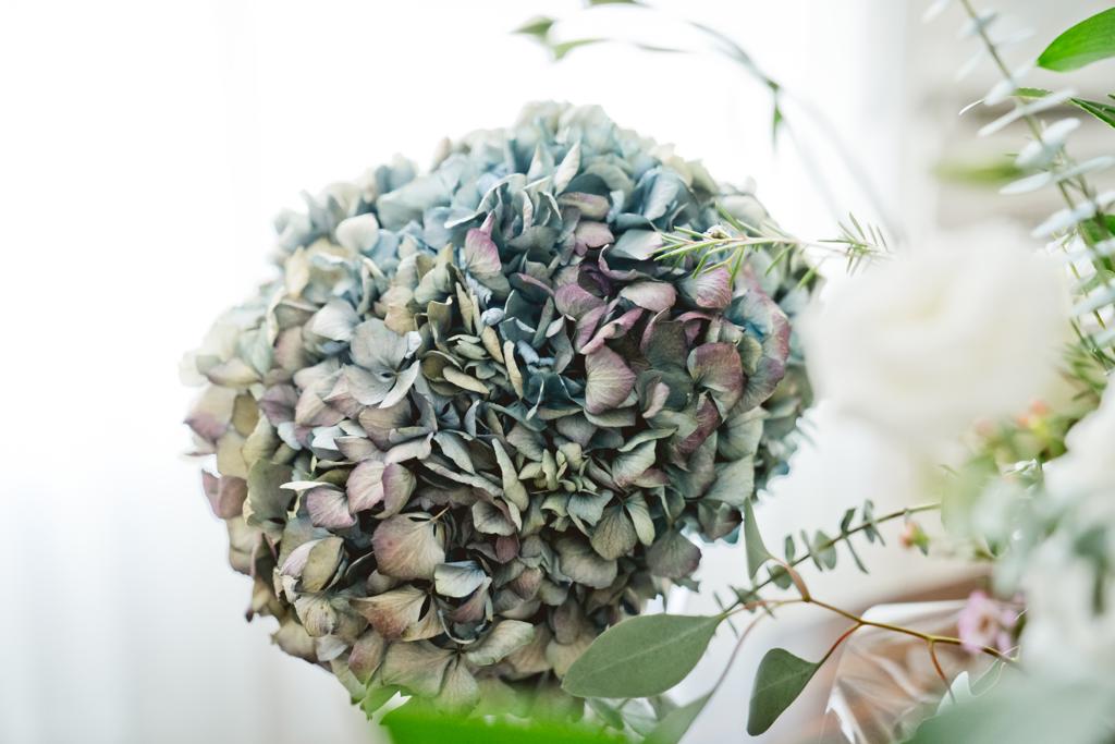 Fotos: Virginia, la novia bilbaína del &#039;vestido-flor&#039; y su boda en la universidad de Deusto