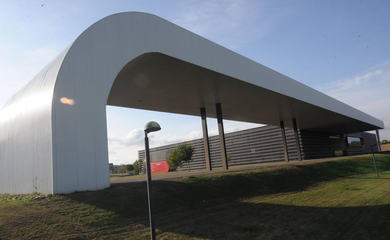 Vista exterior del edificio Marie Curie del Parque Tecnológico de Álava que alberga el túnel del viento.