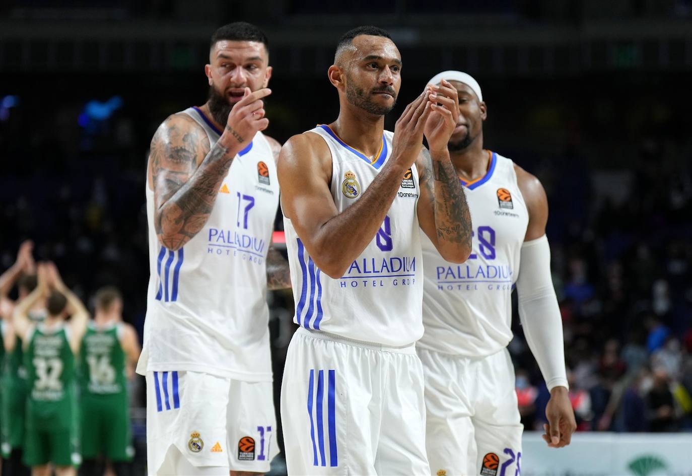 Hanga, Poirier y Yabusele celebran la victoria ante el Zalgiris