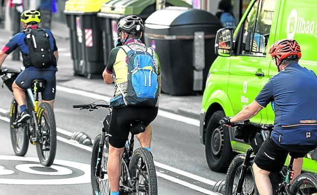 La DGT avisa a los ciclistas: no llevar estos elementos acarrea multa