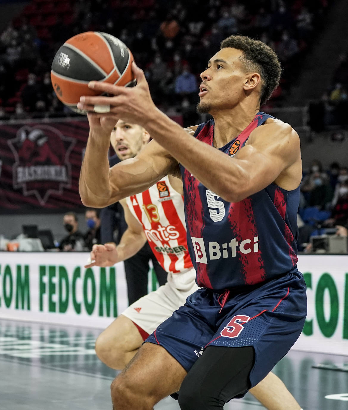 El Baskonia recibe al Estrella Roja en el Buesa Arena.