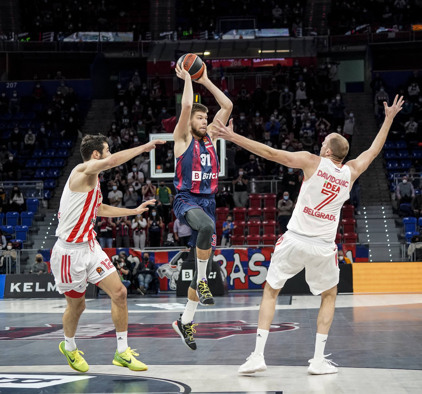 El Baskonia recibe al Estrella Roja en el Buesa Arena.