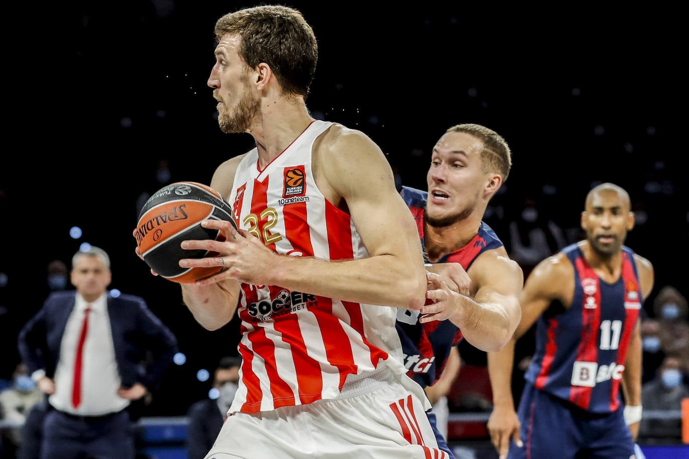 El Baskonia recibe al Estrella Roja en el Buesa Arena.