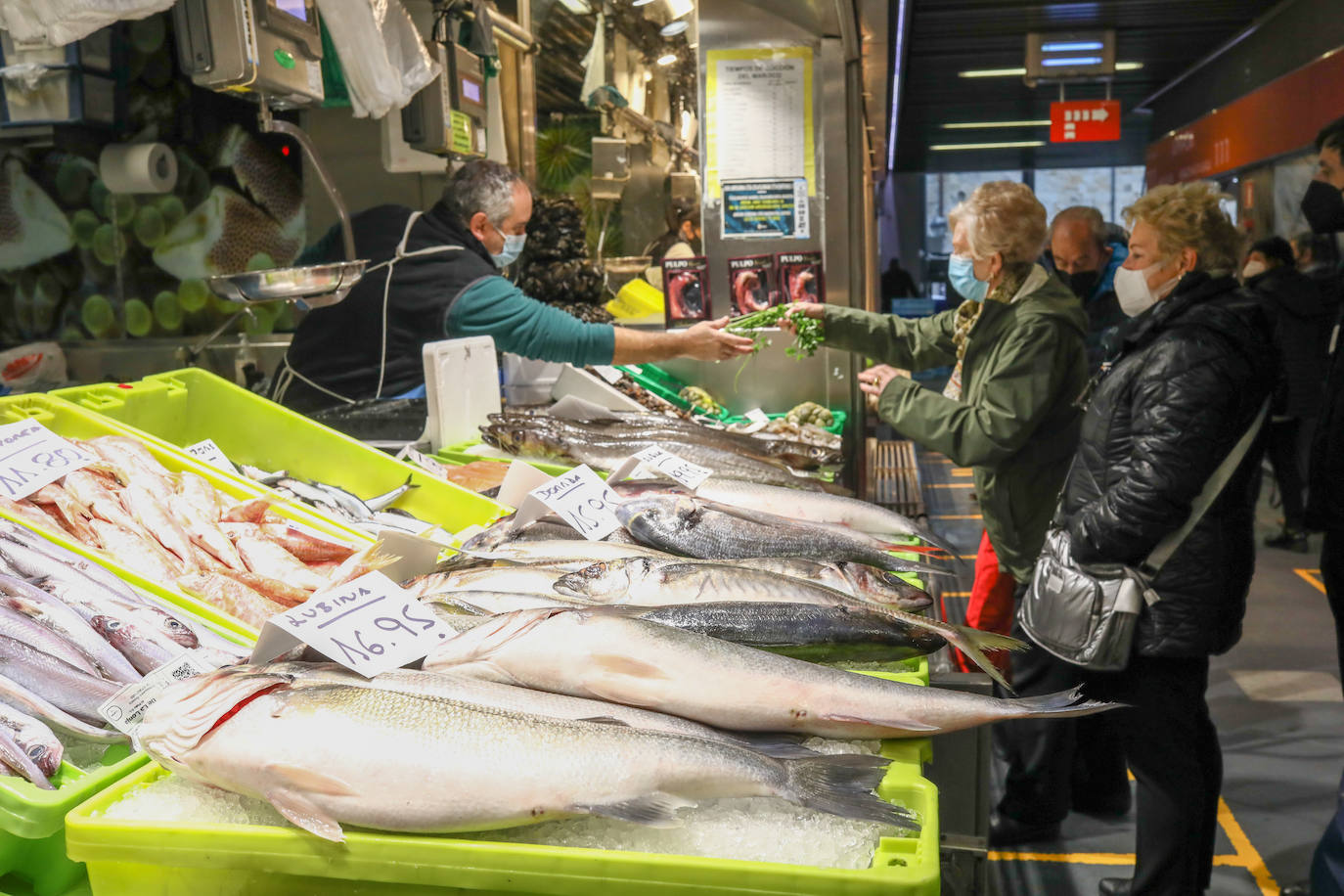 Fotos: Los comerciantes de La Ribera advierten el alza de los precios para Navidad