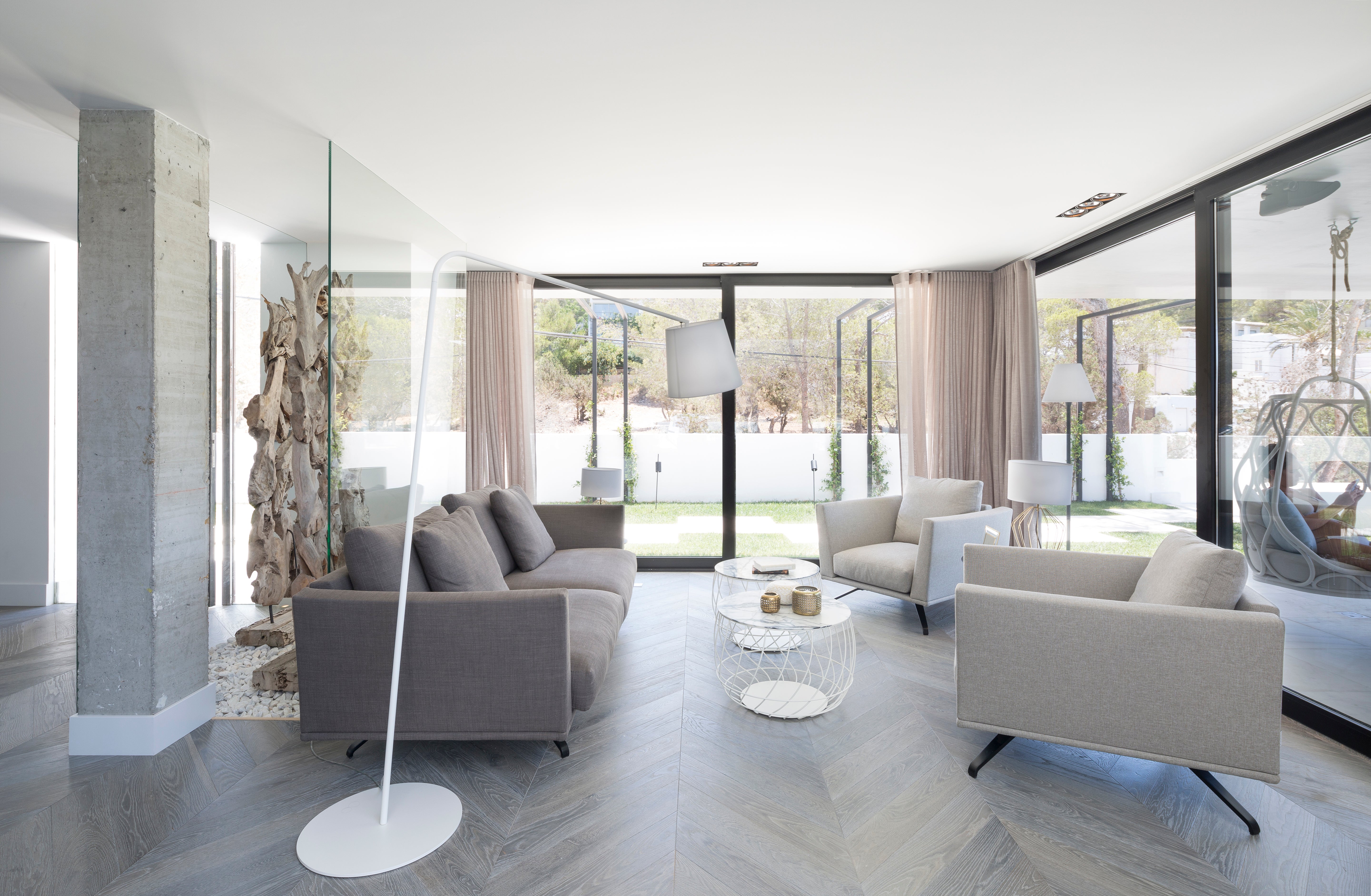 Fotos: Una interiorista vizcaína reforma el lujoso chalet de un futbolista en Ibiza