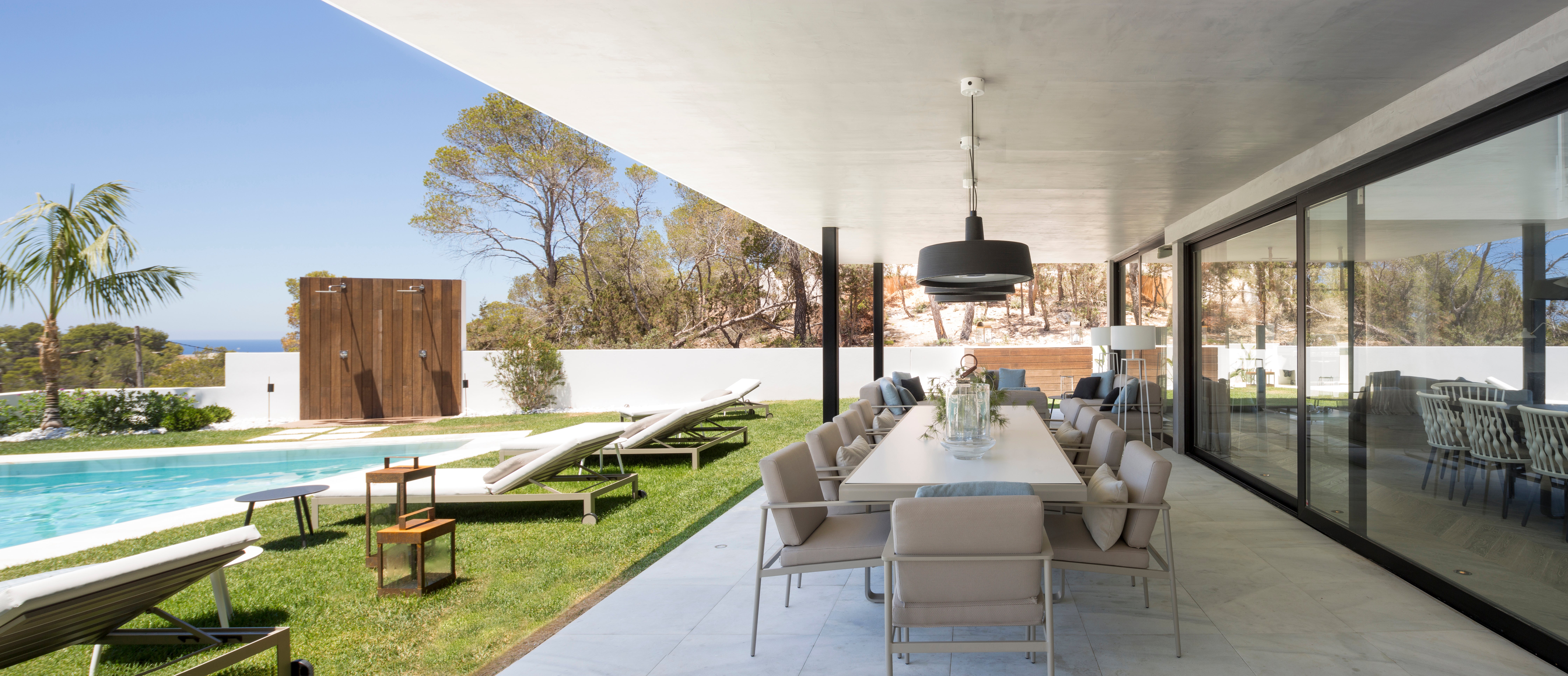 Fotos: Una interiorista vizcaína reforma el lujoso chalet de un futbolista en Ibiza