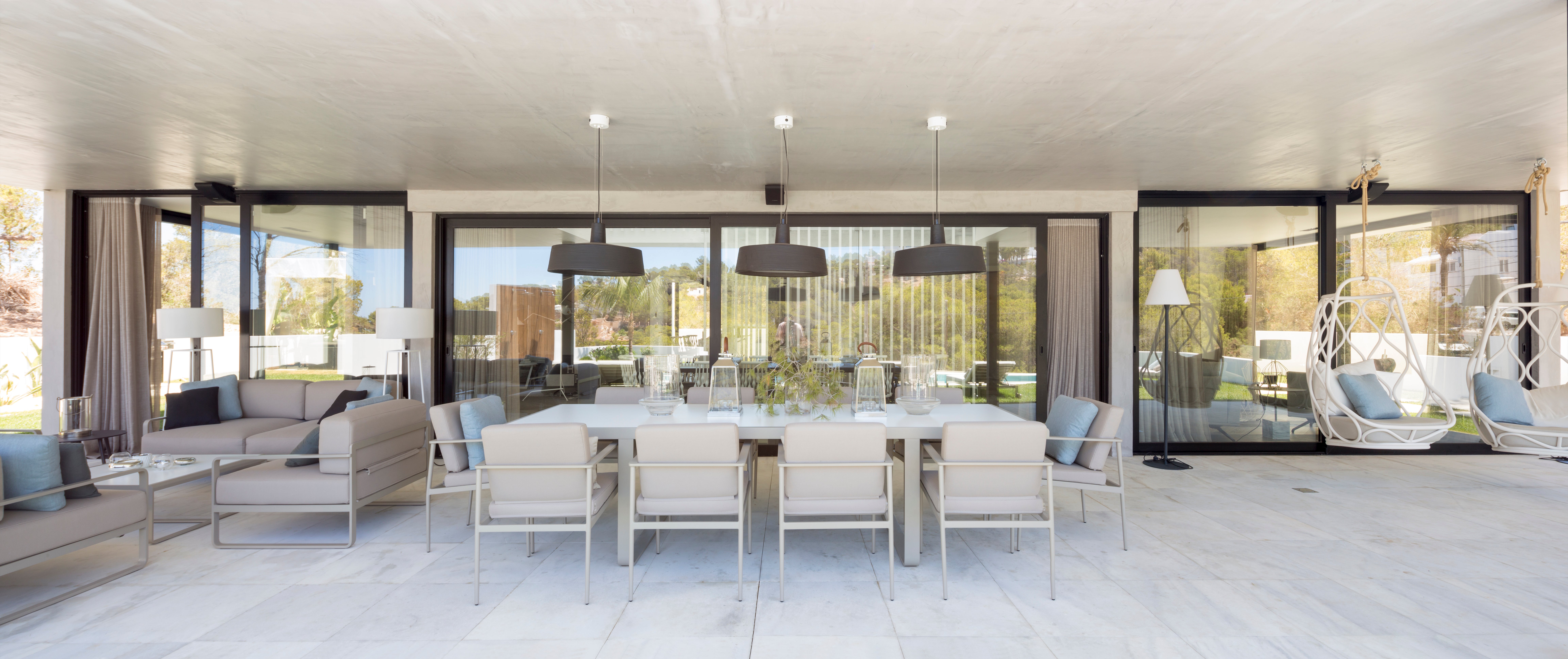 Fotos: Una interiorista vizcaína reforma el lujoso chalet de un futbolista en Ibiza